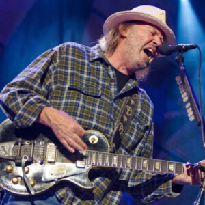 Neil Young & The Chrome Hearts - Talkin To The Trees